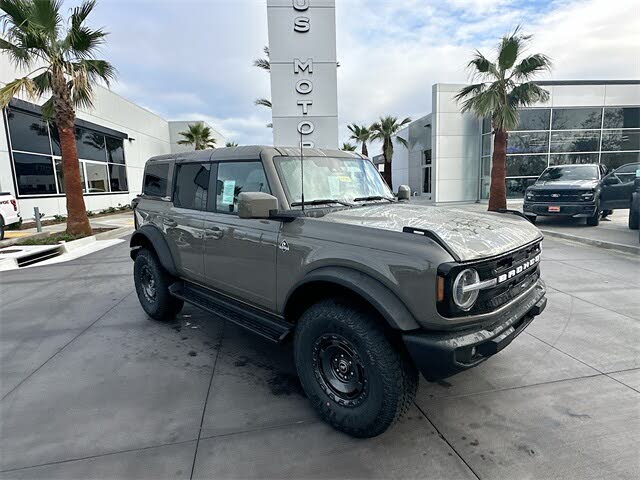 2025 Ford Bronco Outer Banks 4-Door 4WD