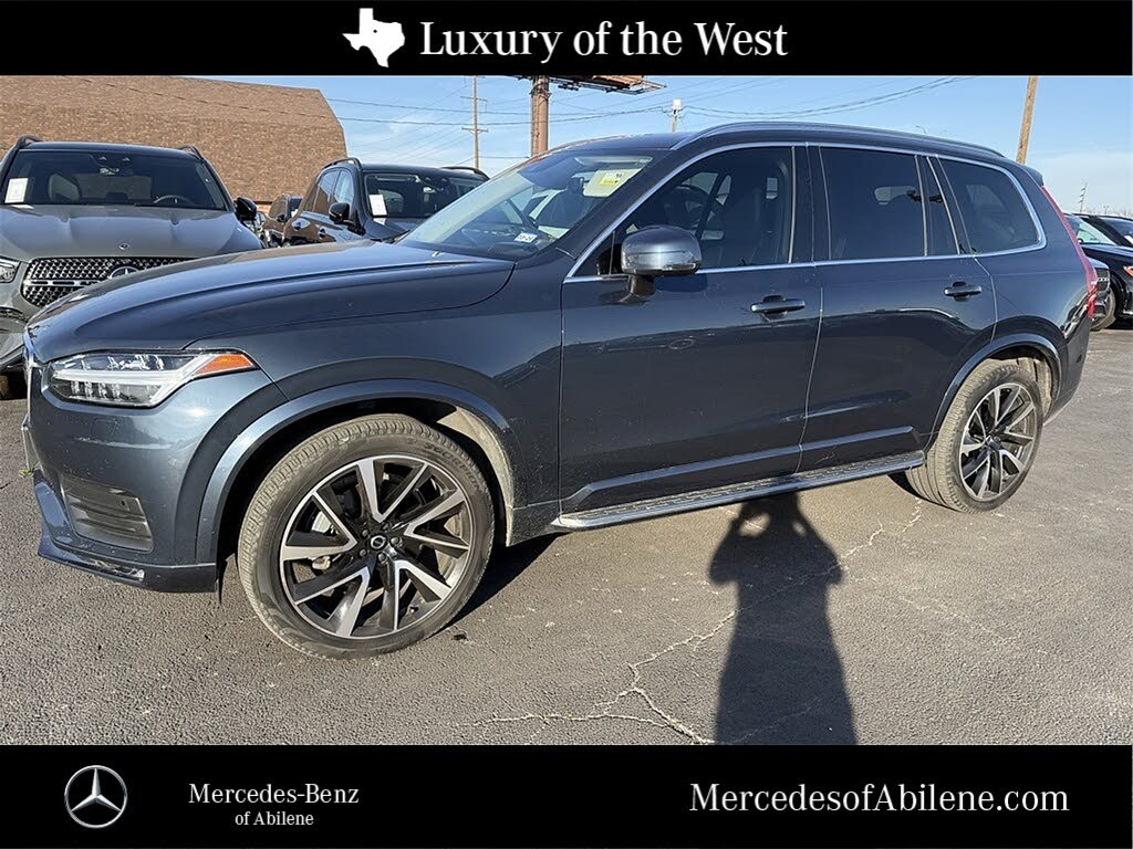 2022 Volvo XC90 T6 Momentum 7-Passenger AWD