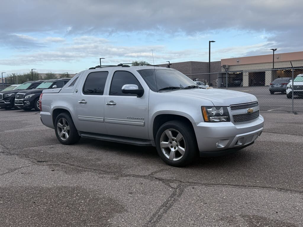 2013 Chevrolet Avalanche LS Black Diamond Edition RWD