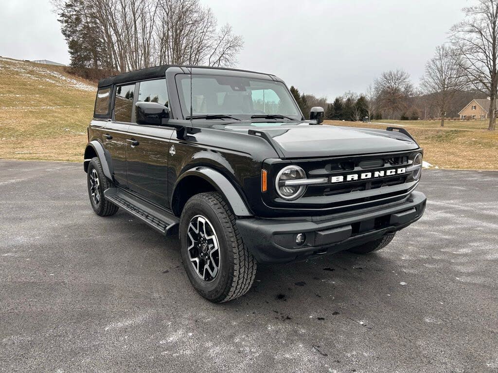 2025 Ford Bronco Outer Banks 4-Door 4WD