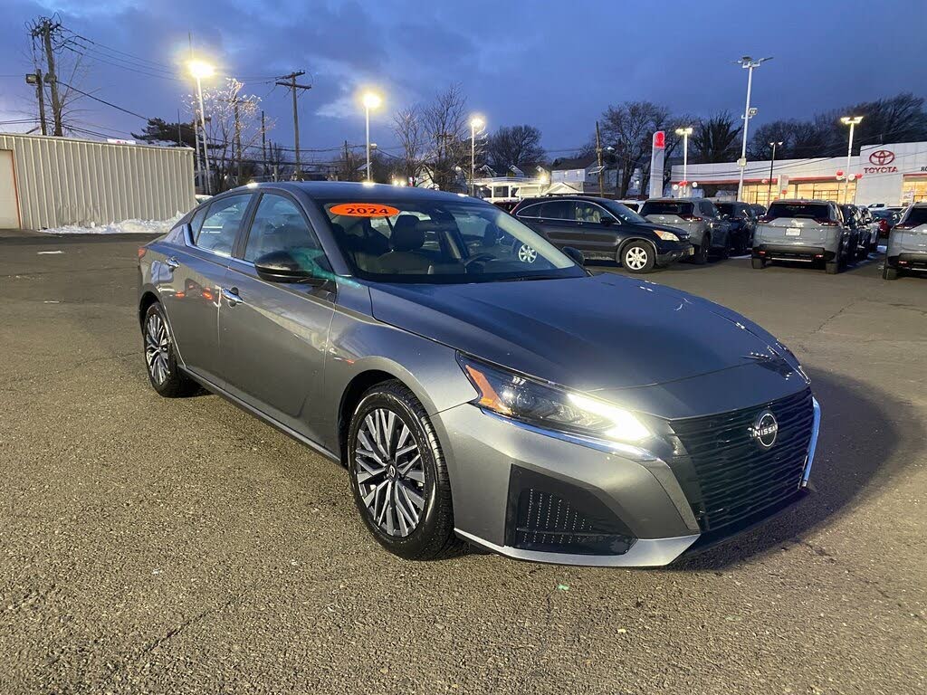 2024 Nissan Altima 2.5 SV FWD