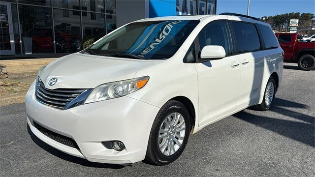 2017 Toyota Sienna XLE Premium 8-Passenger FWD