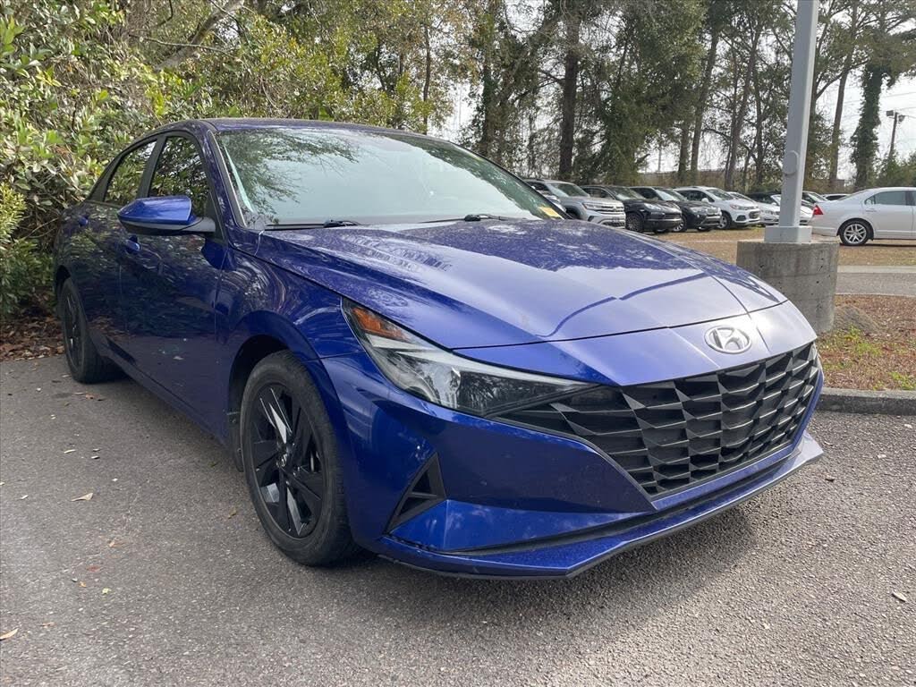 2022 Hyundai Elantra SEL FWD