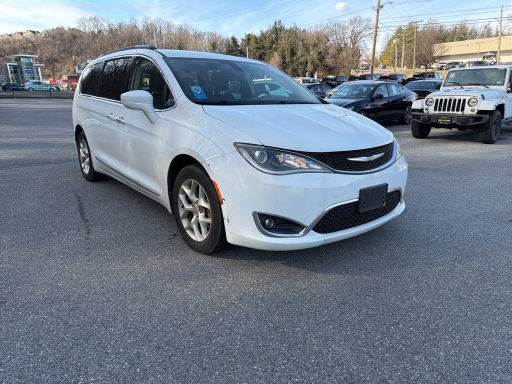 2017 Chrysler Pacifica Touring L FWD