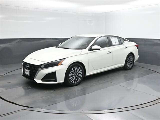 2023 Nissan Altima 2.5 SV FWD