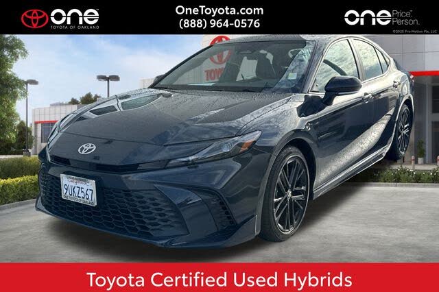 2025 Toyota Camry SE FWD