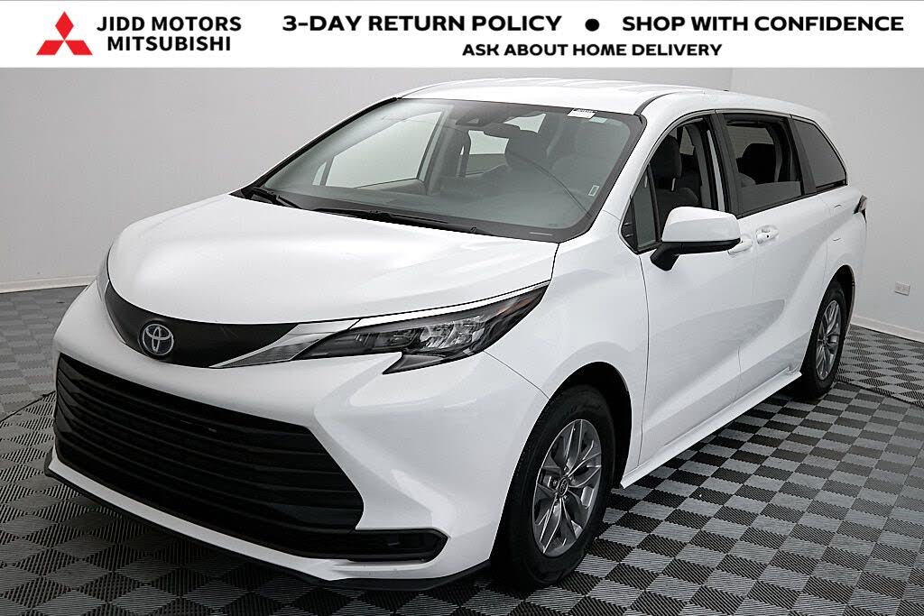 2024 Toyota Sienna LE 8-Passenger FWD