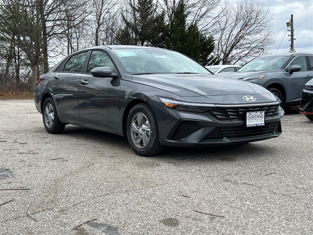 2026 Hyundai Elantra SE FWD