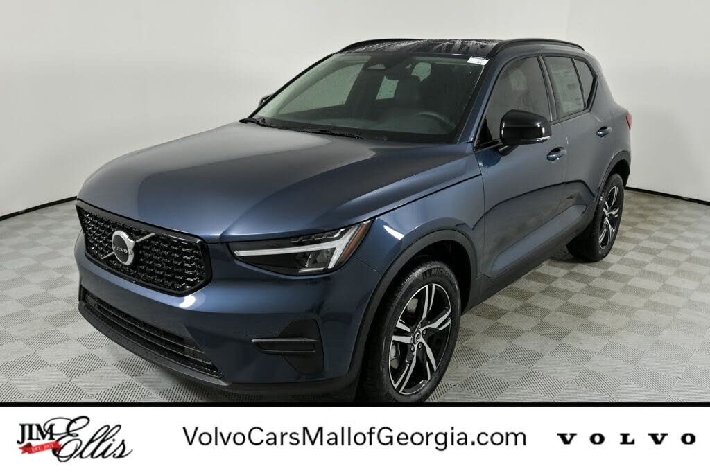2026 Volvo XC40 B5 Core AWD