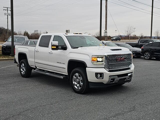 2018 GMC Sierra 3500HD Denali Crew Cab LB DRW 4WD