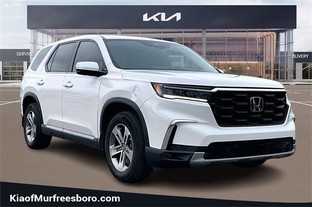 2023 Honda Pilot EX-L AWD with Captains Chairs