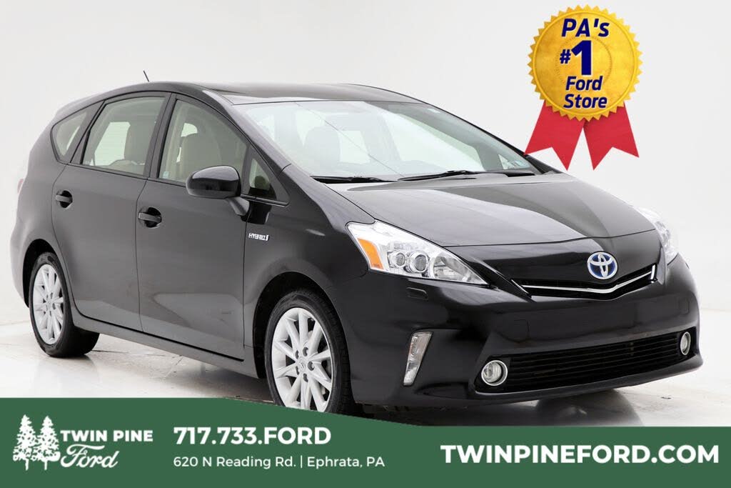 2014 Toyota Prius v Three FWD
