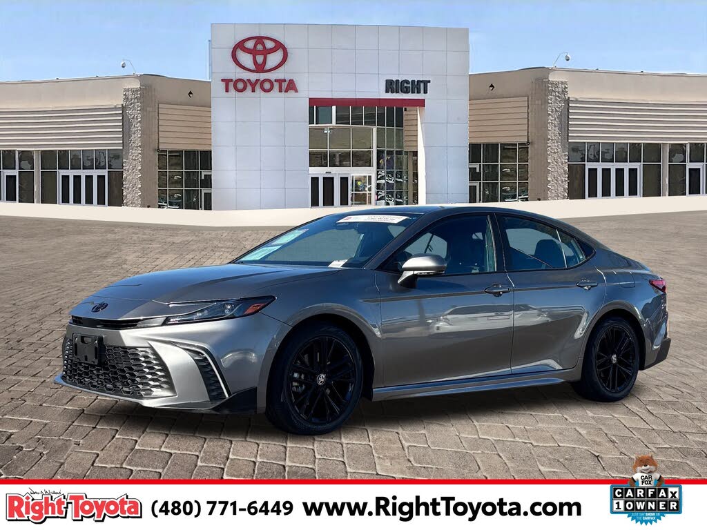 2025 Toyota Camry SE FWD