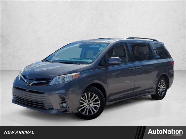 2019 Toyota Sienna XLE 7-Passenger FWD with Auto-Access Seat