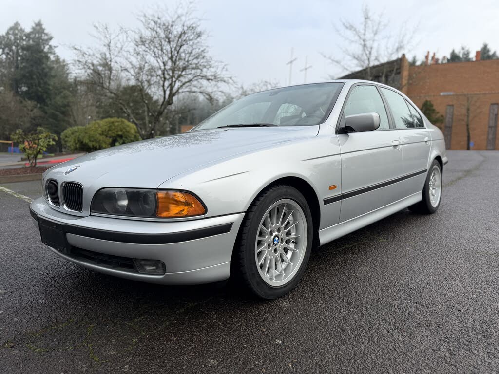 2000 BMW 5 Series 540i Sedan RWD