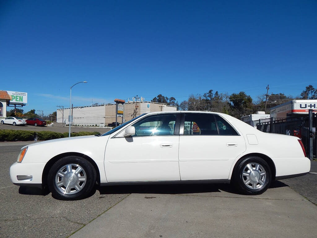 2004 Cadillac DeVille Sedan FWD