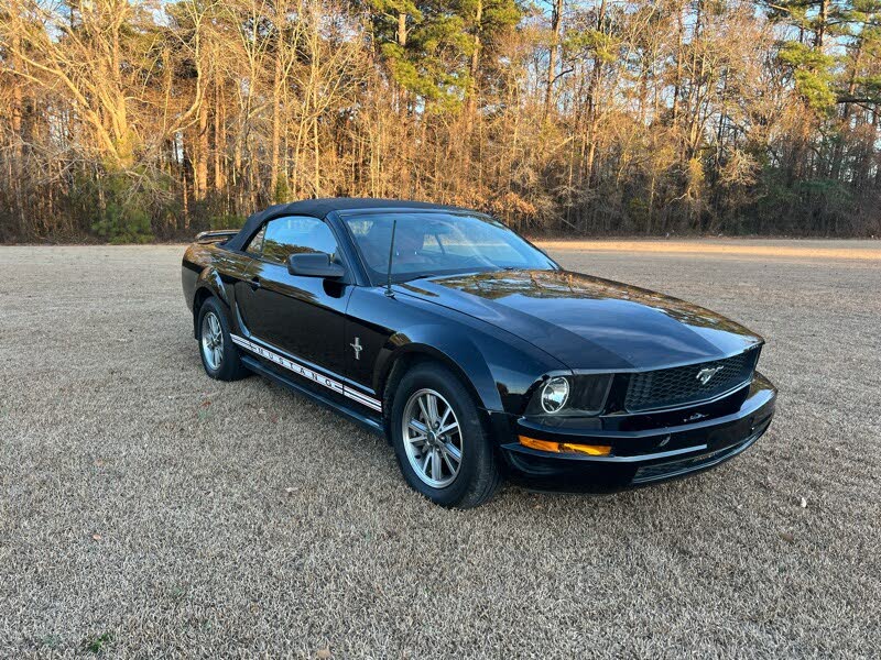 2005 Ford Mustang V6 Deluxe Convertible RWD