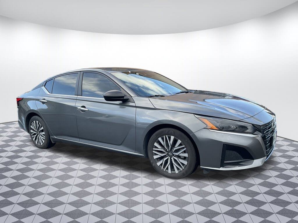 2024 Nissan Altima 2.5 SV FWD