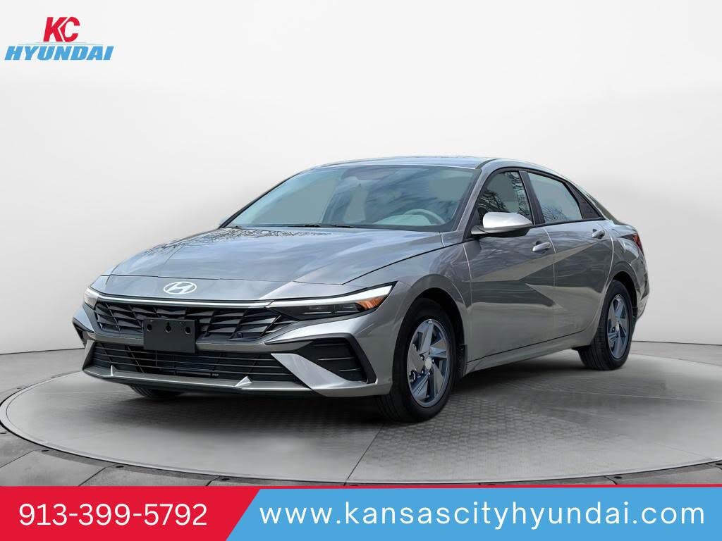 2025 Hyundai Elantra SE FWD