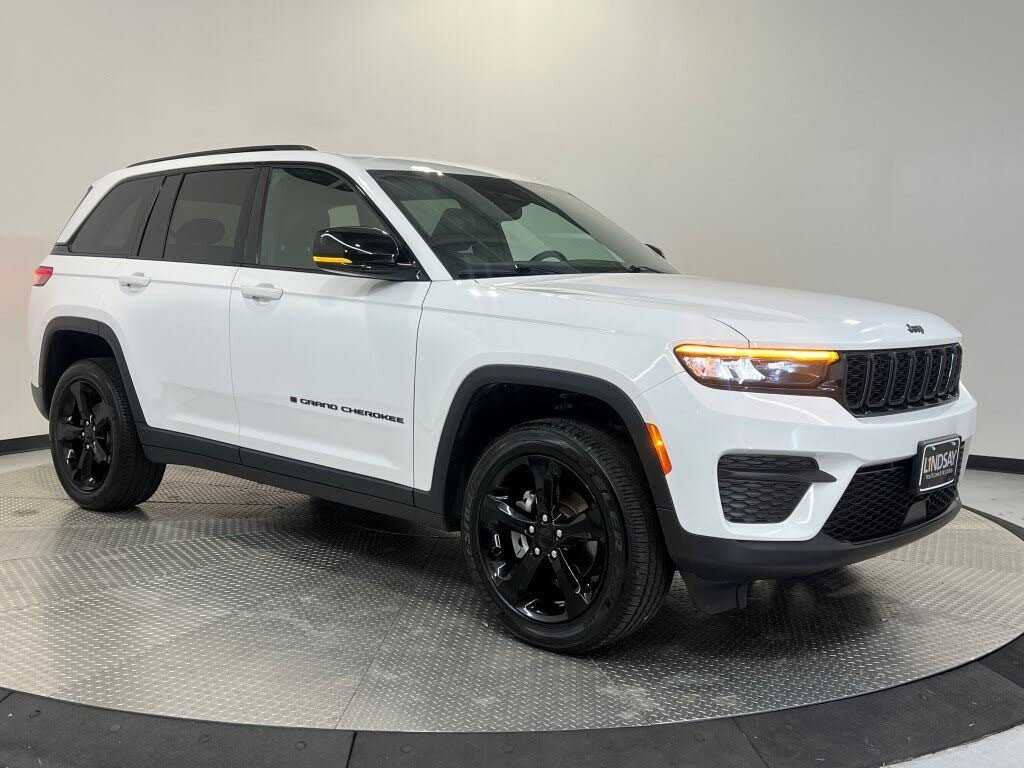 2023 Jeep Grand Cherokee Altitude 4WD