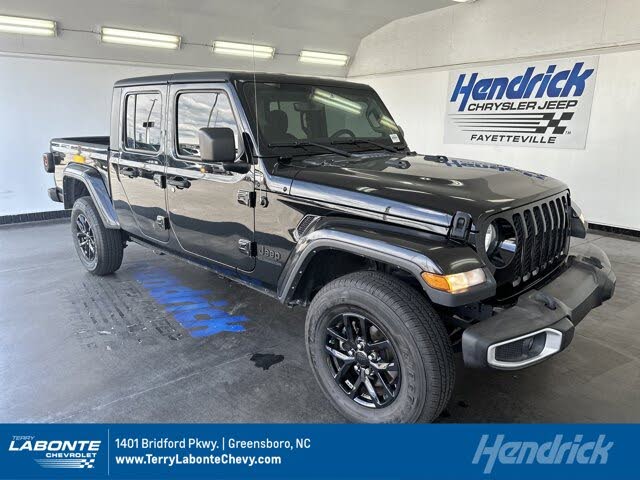2022 Jeep Gladiator Sport S Crew Cab 4WD