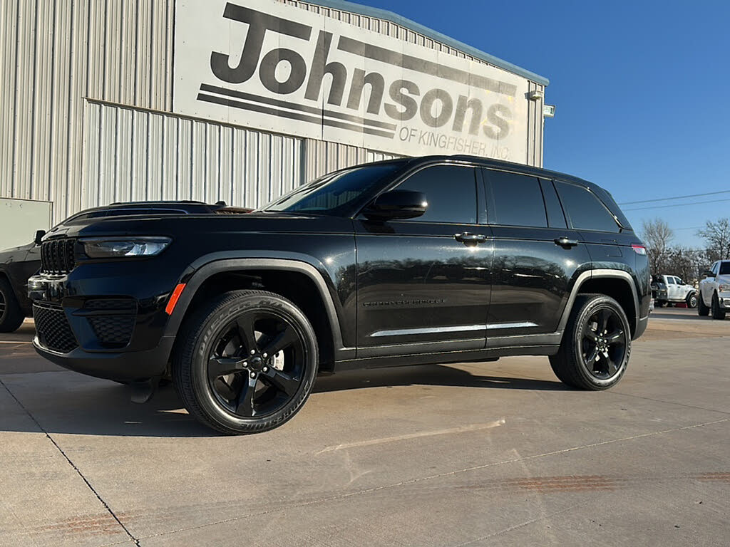 2023 Jeep Grand Cherokee Altitude 4WD