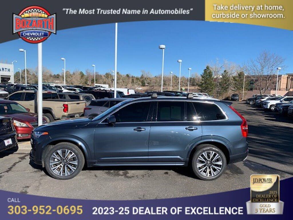2022 Volvo XC90 T6 Momentum 7-Passenger AWD