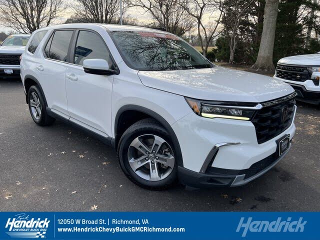 2023 Honda Pilot EX-L AWD with Captains Chairs