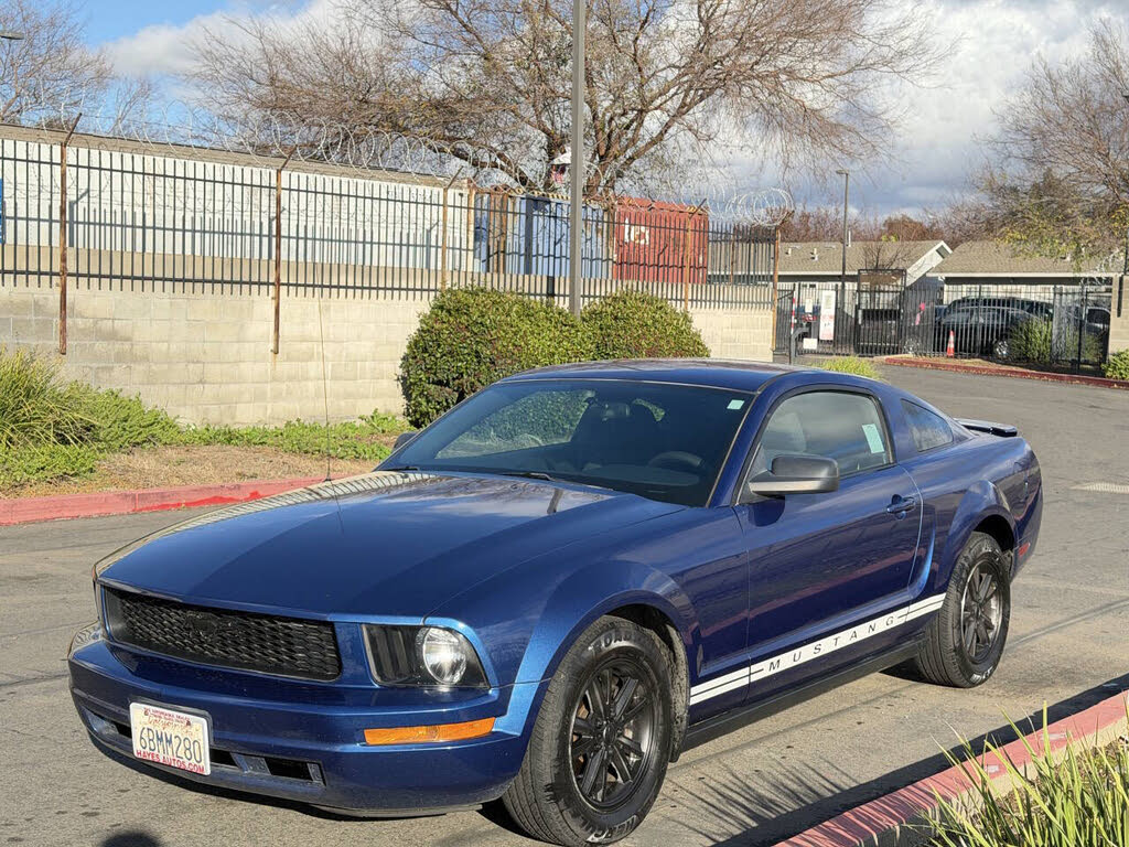 2007 Ford Mustang V6 Deluxe Coupe RWD
