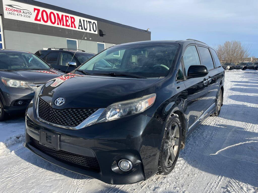 2013 Toyota Sienna SE 8-Passenger