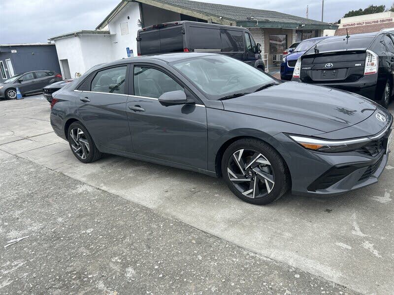 2024 Hyundai Elantra Limited FWD