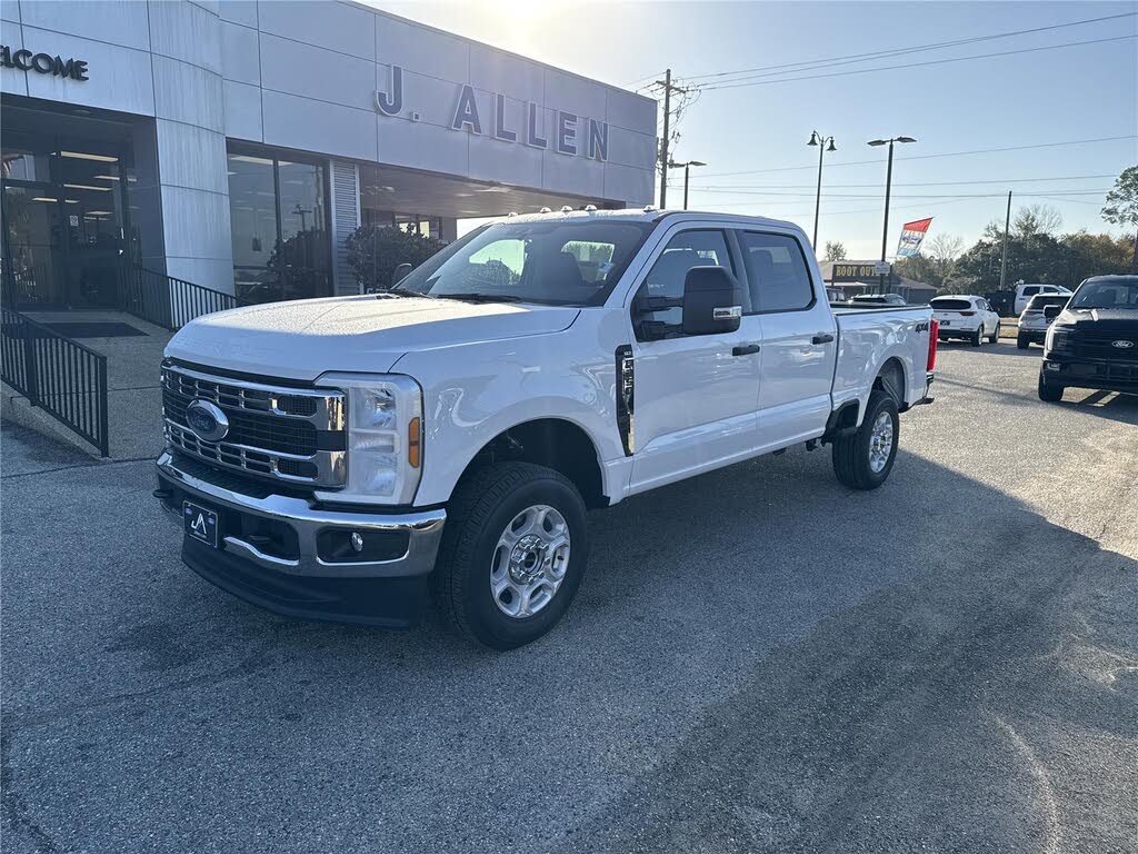 2026 Ford F-250 Super Duty XLT Crew Cab 4WD