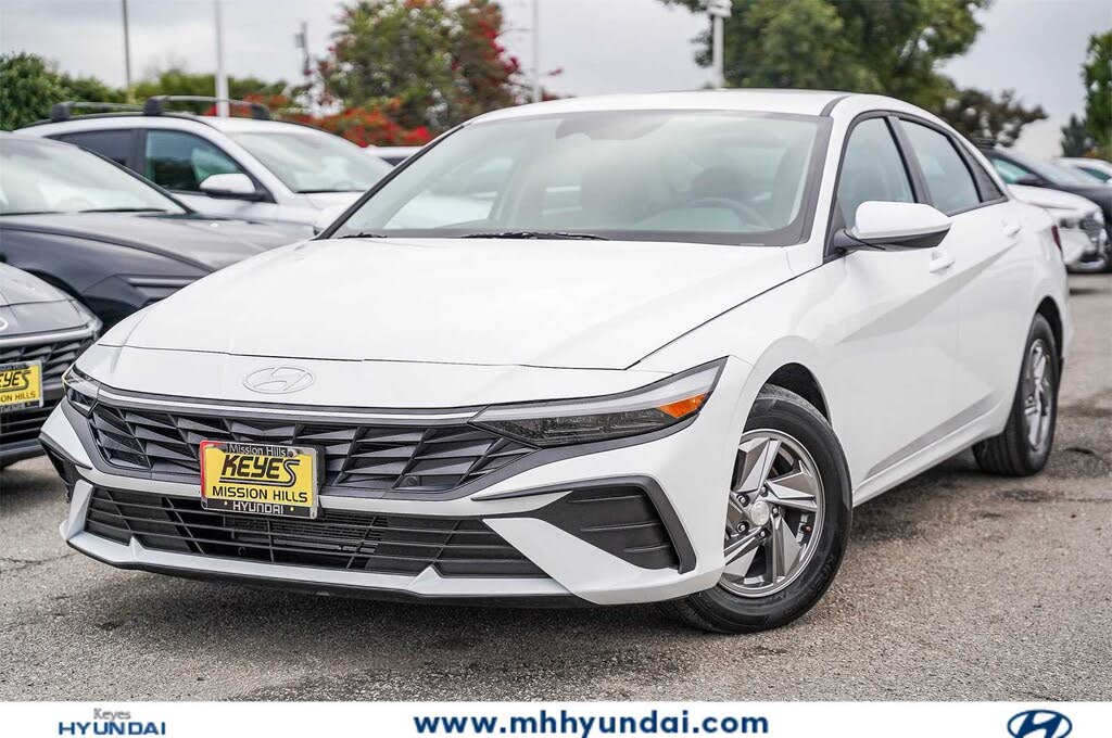 2025 Hyundai Elantra SE FWD