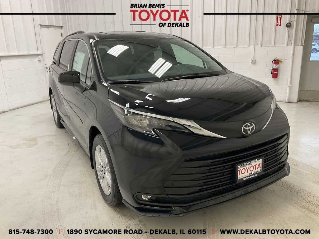 2026 Toyota Sienna XLE 7-Passenger AWD