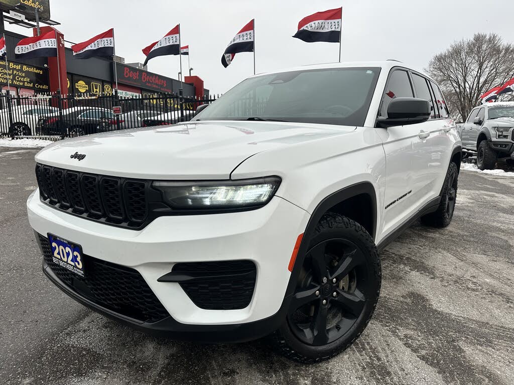 2023 Jeep Grand Cherokee Laredo 4WD