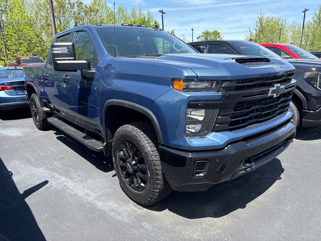 2025 Chevrolet Silverado 2500HD Custom Crew Cab 4WD