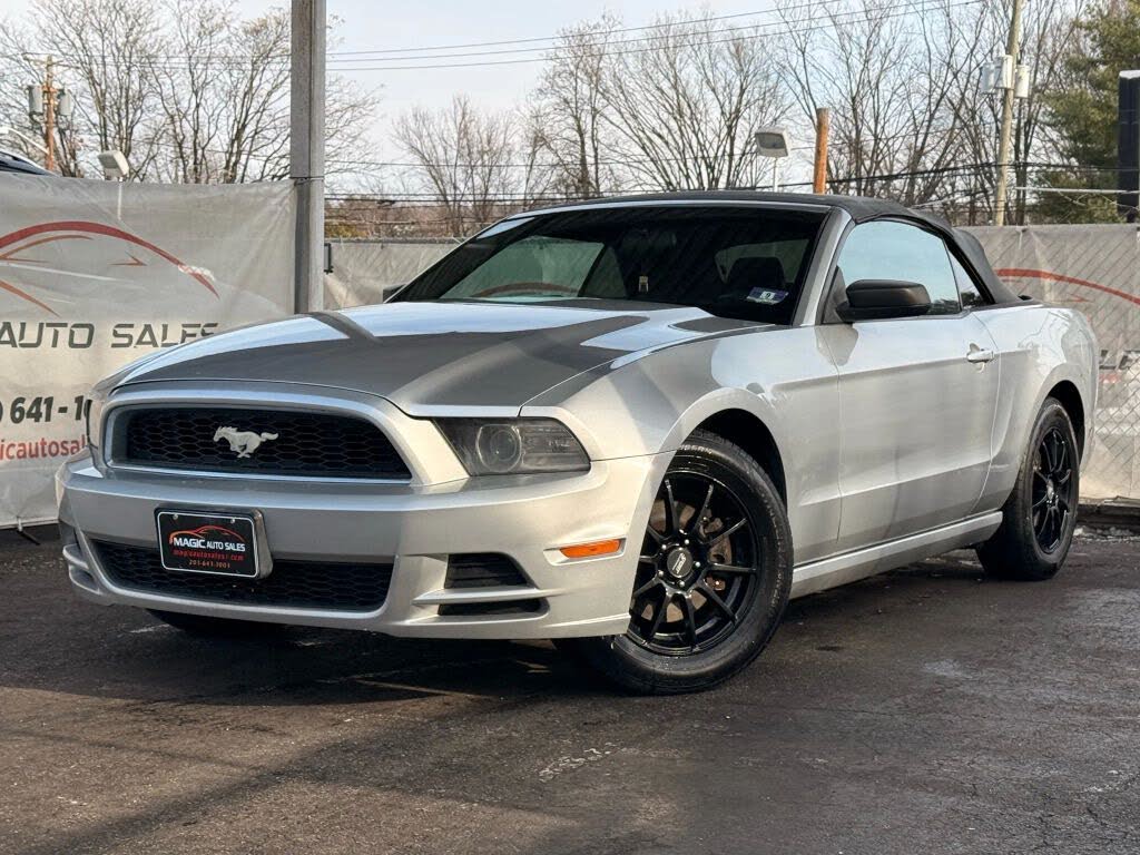 2013 Ford Mustang V6 Convertible RWD