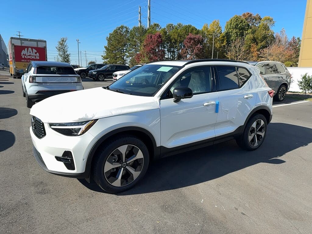 2026 Volvo XC40 B5 Plus AWD
