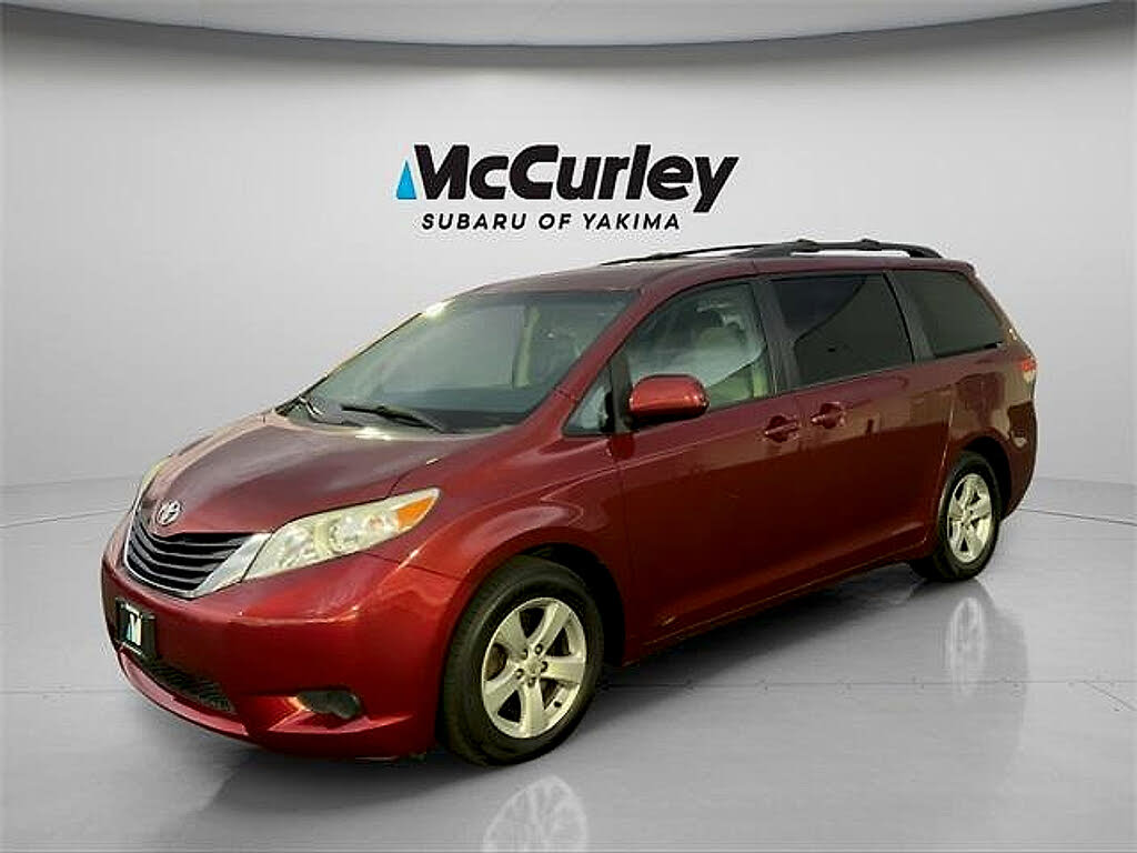 2013 Toyota Sienna LE 7-Passenger