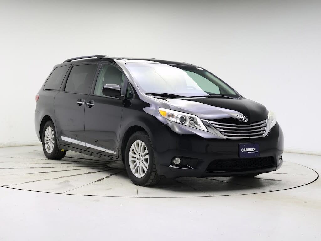 2016 Toyota Sienna XLE 7-Passenger Auto Access Seat
