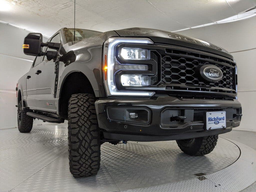 2025 Ford F-250 Super Duty Lariat Crew Cab 4WD