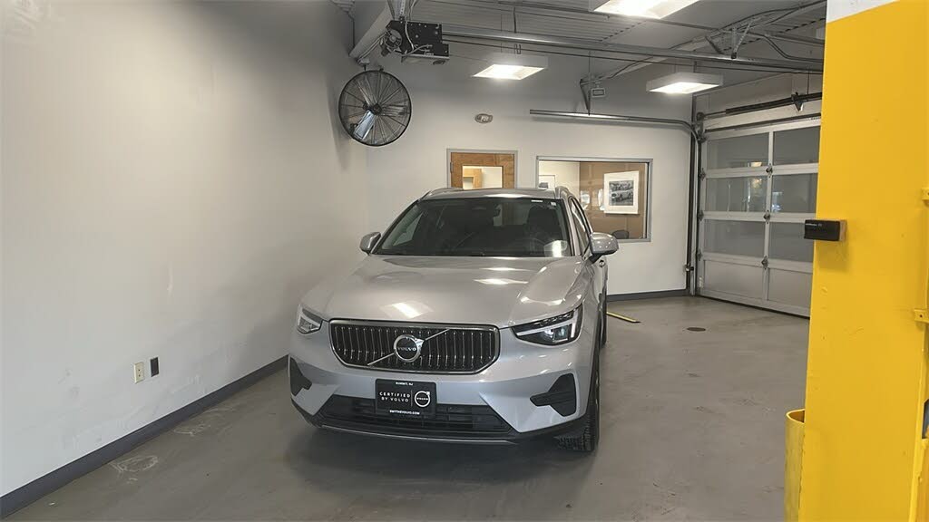 2025 Volvo XC40 B5 Core Bright Theme AWD
