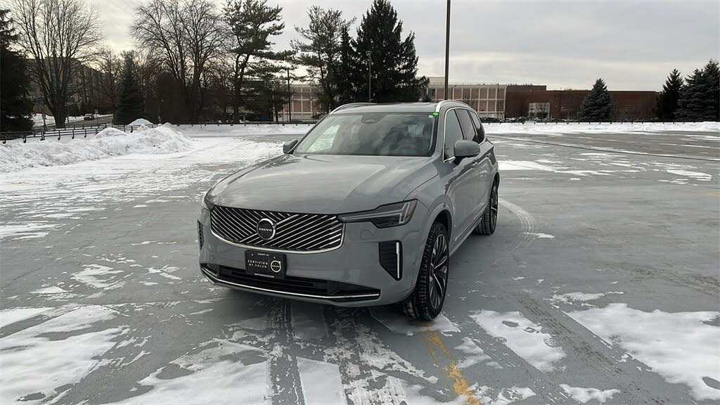 2025 Volvo XC90 B6 Plus Bright Theme 7-Passenger AWD