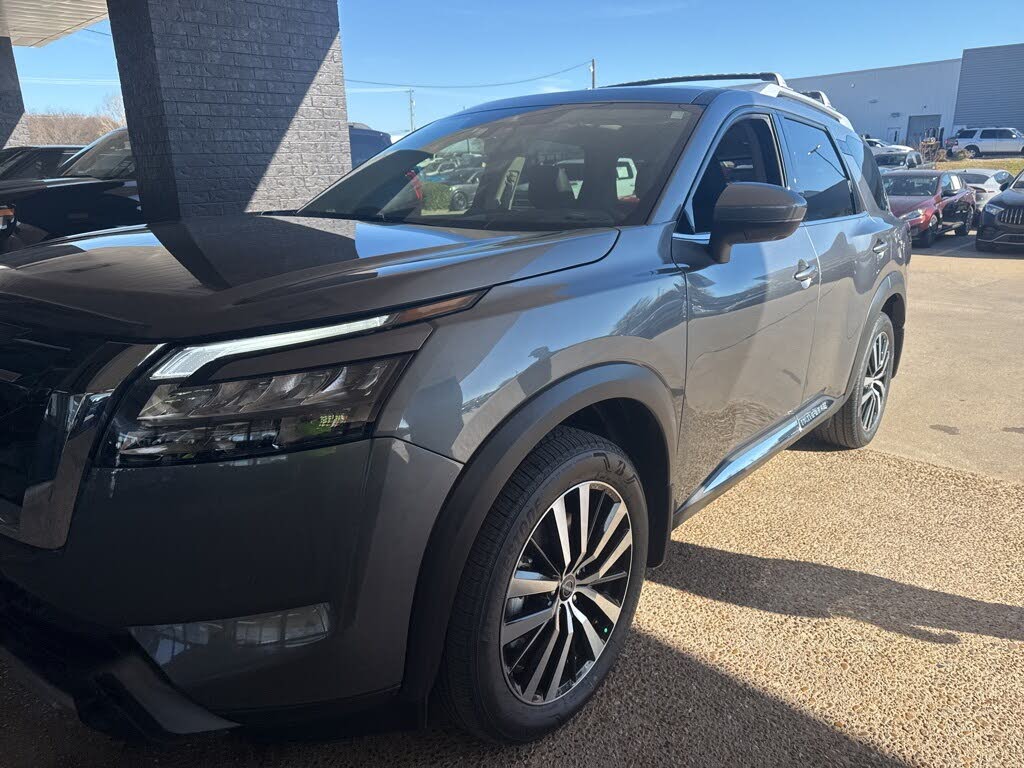 2025 Nissan Pathfinder Platinum FWD
