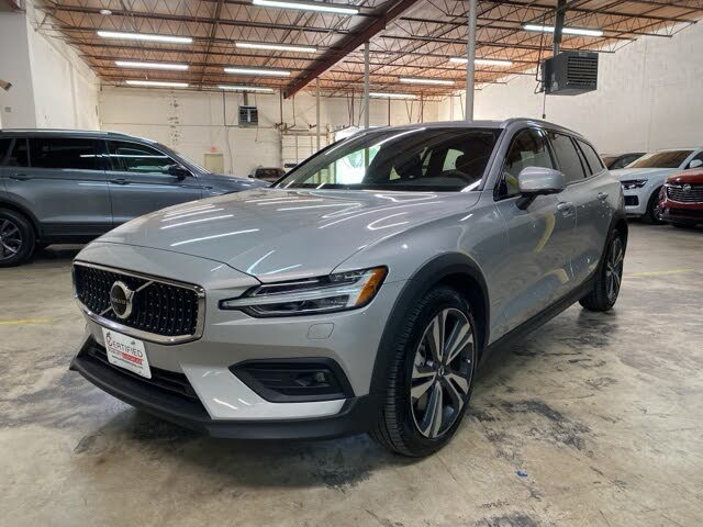 2025 Volvo V60 Cross Country B5 Plus AWD