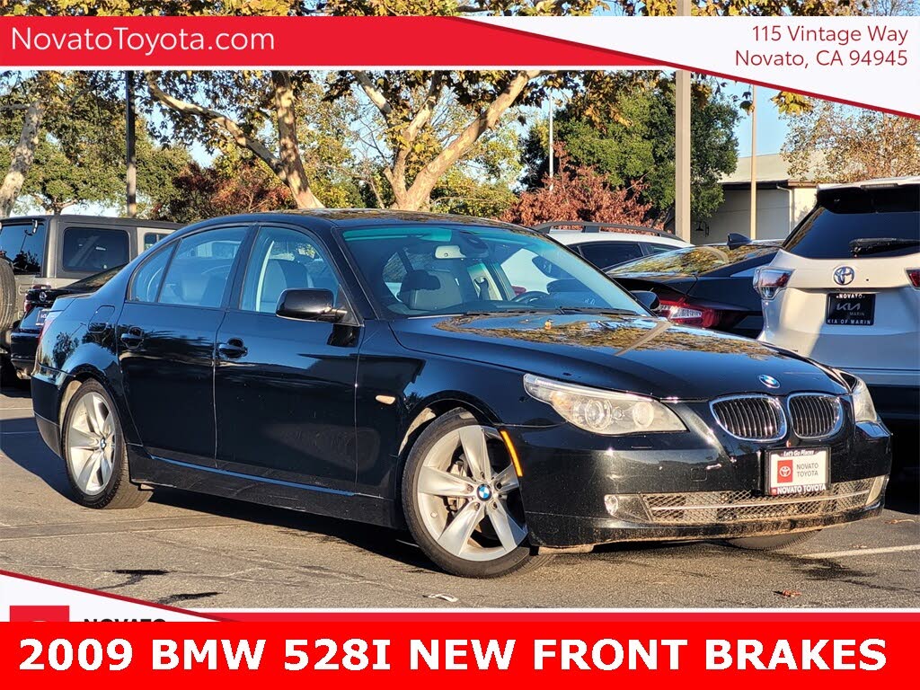 2009 BMW 5 Series 528i Sedan RWD