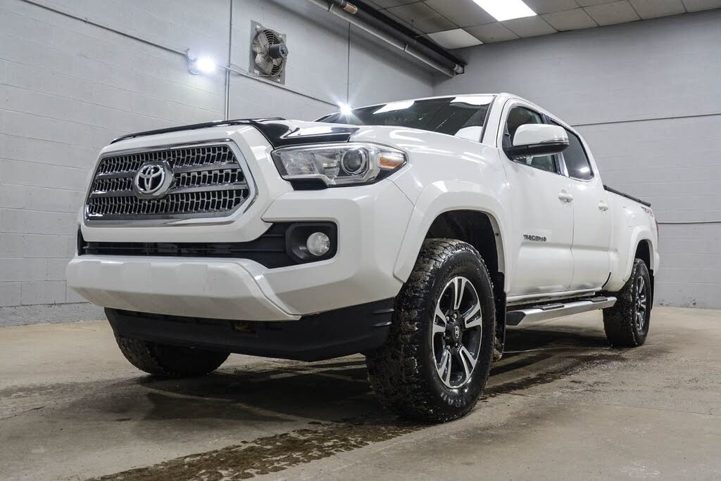Toyota Tacoma Double Cab V6 LB SR5 4WD 2016