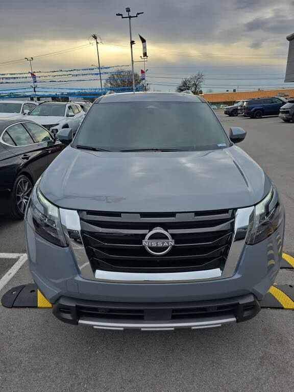 2025 Nissan Pathfinder Platinum 4WD