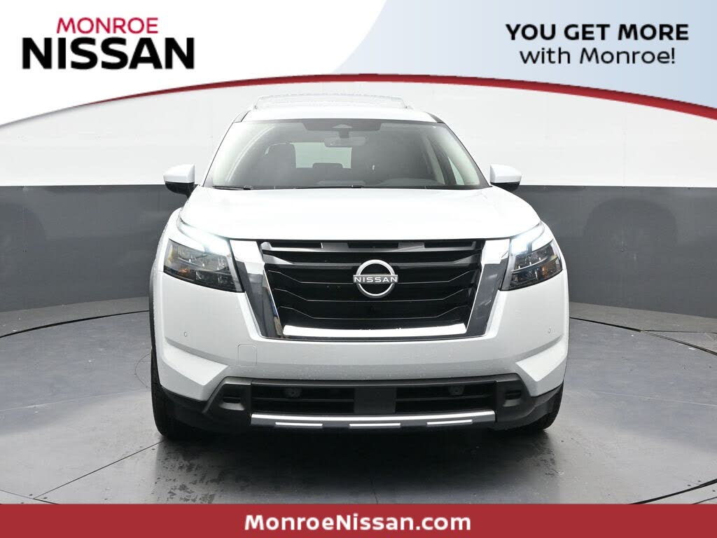 2025 Nissan Pathfinder SL FWD