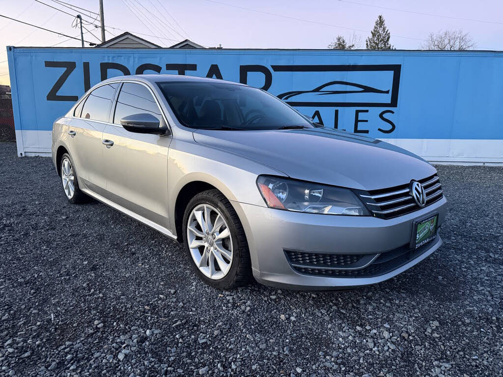 2012 Volkswagen Passat SE with Sunroof and Nav
